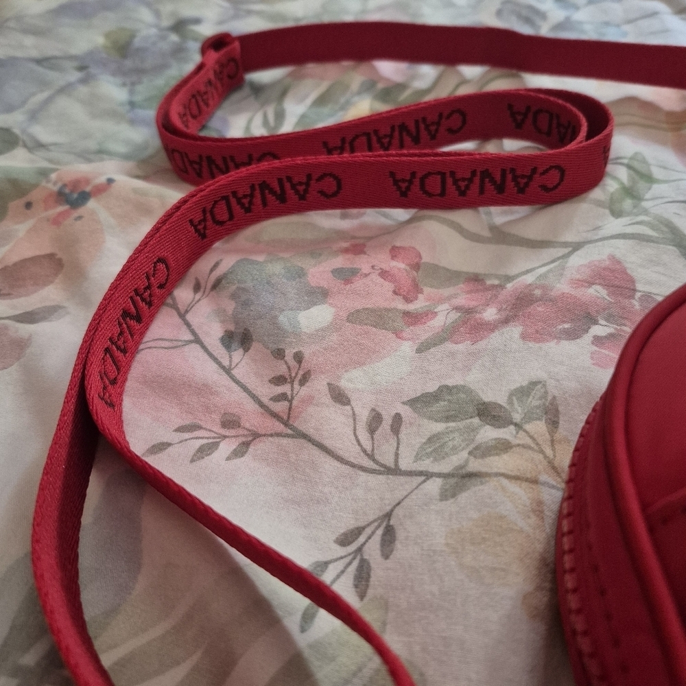 Lululemon Team Canada Future Legacy Crossbody Bag Red Bag Proudly Canadian - Picture 5 of 10